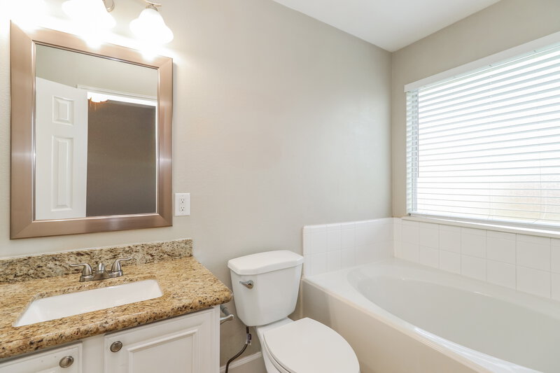 1,900/Mo, 17314 Cormorant Ct Humble, TX 77396 Main Bathroom View