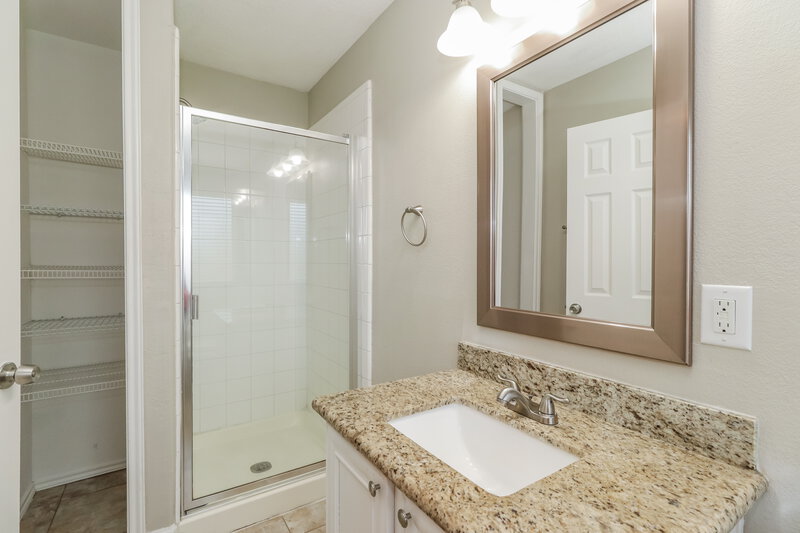 1,900/Mo, 17314 Cormorant Ct Humble, TX 77396 Main Bathroom View 2