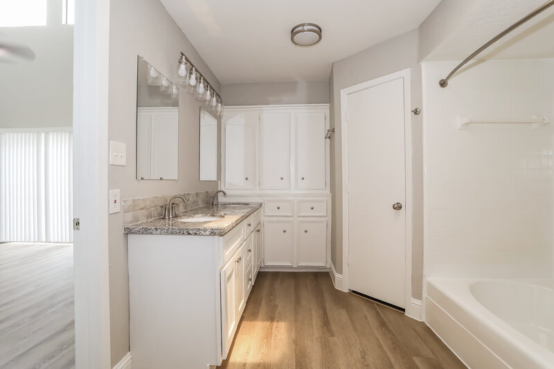 2,800/Mo, 19931 18th Fairway Dr Humble, TX 77346 Main Bathroom View