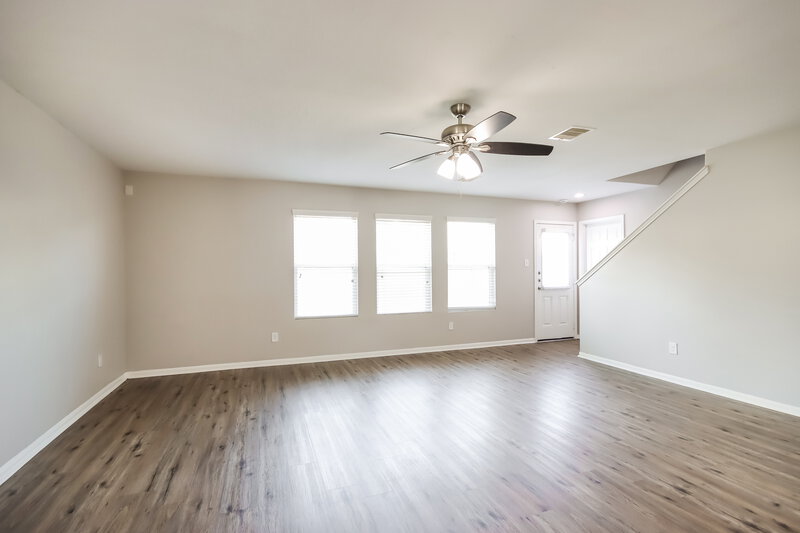 0/Mo, 9943 Chimney Swift Ln Conroe, TX 77385 Living Room View