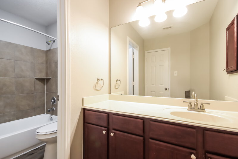 0/Mo, 9943 Chimney Swift Ln Conroe, TX 77385 Bathroom View