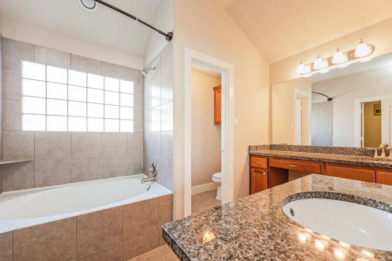 2,285/Mo, 1923 Jara Ct Spring, TX 77388 Main Bathroom View