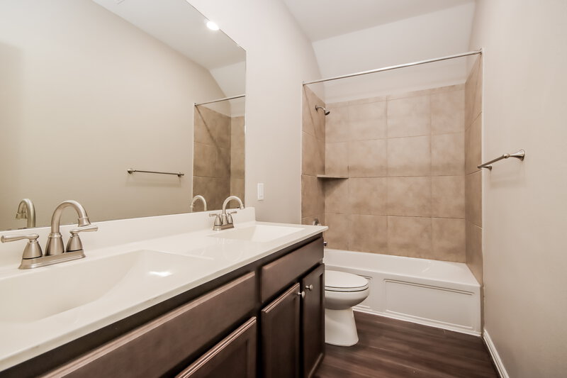 2,770/Mo, 15934 Tug Ct Crosby, TX 77532 Main Bathroom View