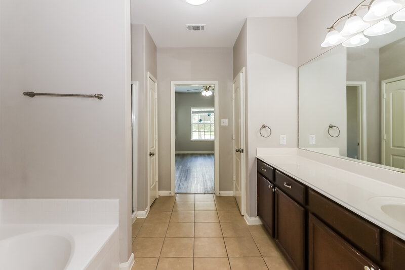 2,090/Mo, 9423 Calm Amber Dr Rosharon, TX 77583 Main Bathroom View 2