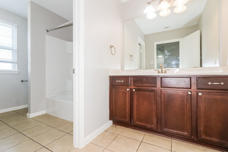 2,090/Mo, 9423 Calm Amber Dr Rosharon, TX 77583 Bathroom View
