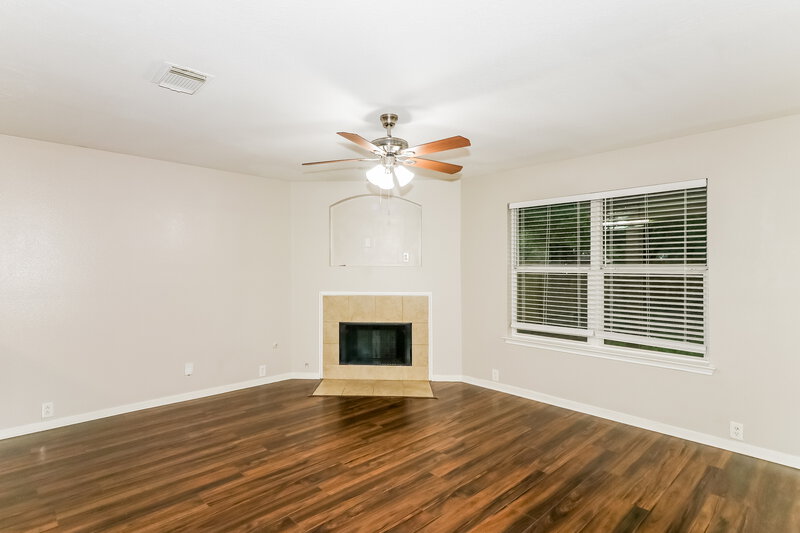2,470/Mo, 17411 Hoover Gardens Dr Houston, TX 77095 Living Room View 3