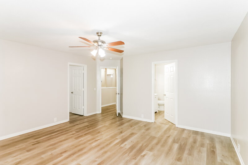 2,470/Mo, 17411 Hoover Gardens Dr Houston, TX 77095 Main Bedroom View 2