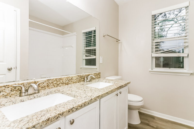 2,470/Mo, 17411 Hoover Gardens Dr Houston, TX 77095 Bathroom View