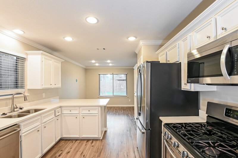 3,025/Mo, 2714 Shauntel St Pearland, TX 77581 Kitchen View