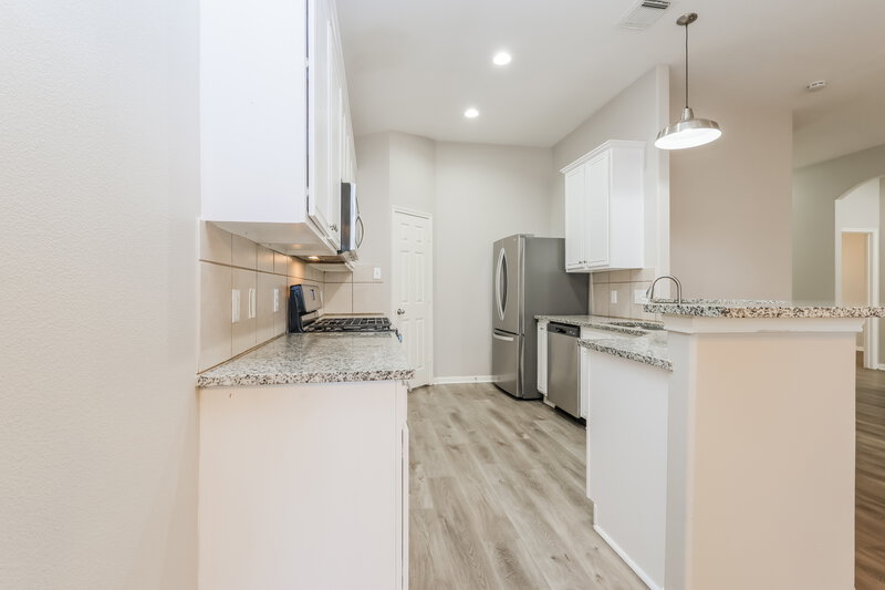1,910/Mo, 31703 Forest Oak Park Ct Conroe, TX 77385 Kitchen View