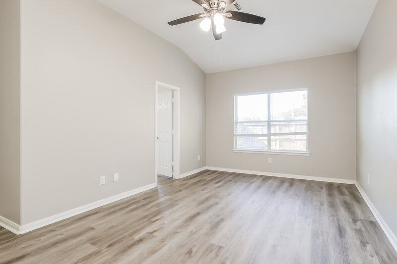 1,910/Mo, 31703 Forest Oak Park Ct Conroe, TX 77385 Main Bedroom View 2