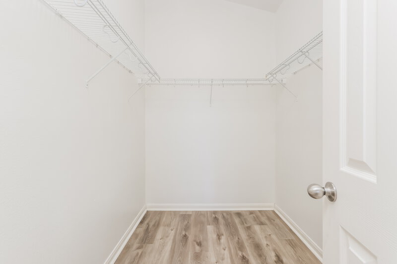 1,910/Mo, 31703 Forest Oak Park Ct Conroe, TX 77385 Walk In Closet View