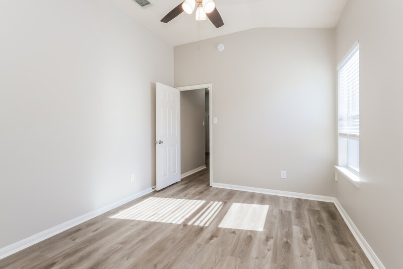 1,910/Mo, 31703 Forest Oak Park Ct Conroe, TX 77385 Bedroom View