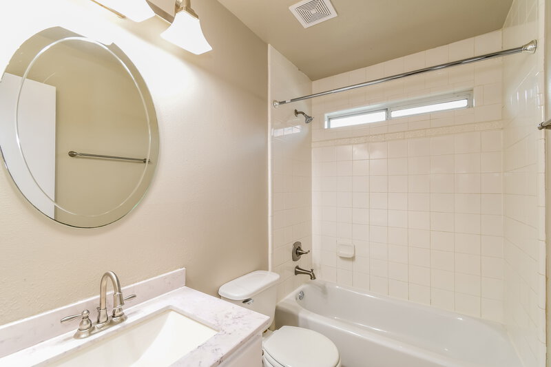 2,290/Mo, 11934 Cedar Mesa Dr Houston, TX 77034 Bathroom View