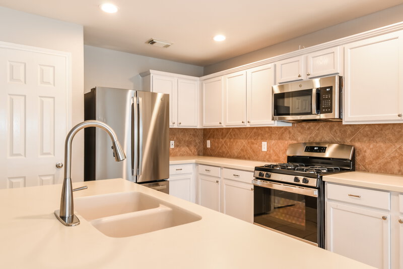 2,760/Mo, 8322 Wainwright Way Rosharon, TX 77583 Kitchen View 2