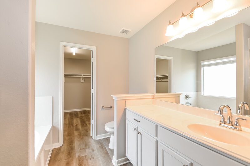 2,760/Mo, 8322 Wainwright Way Rosharon, TX 77583 Main Bathroom View
