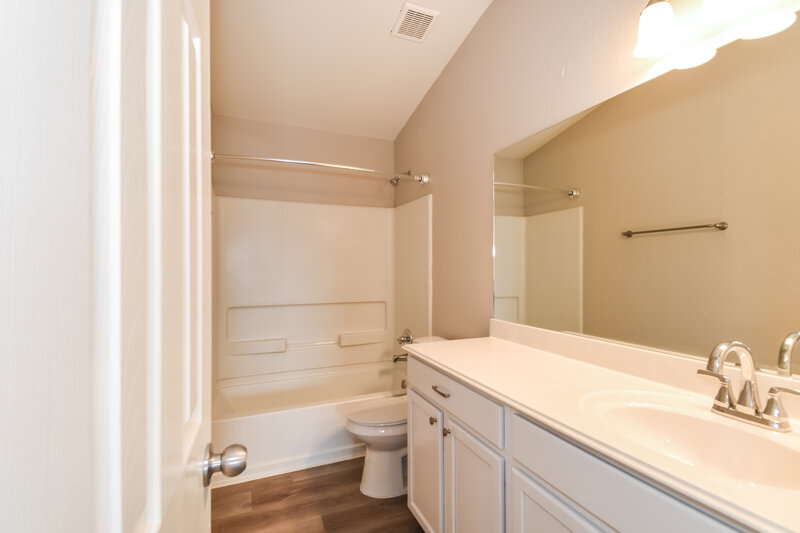 2,760/Mo, 8322 Wainwright Way Rosharon, TX 77583 Bathroom View