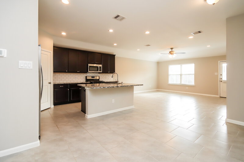 2,335/Mo, 8419 Ideal Dr Rosharon, TX 77583 Kitchen View