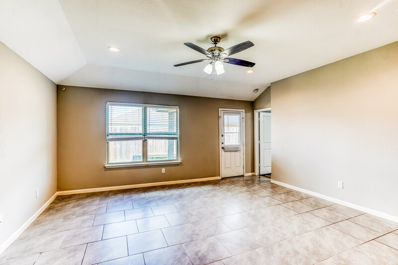 2,040/Mo, 8419 Ideal Dr Rosharon, TX 77583 Living Room View
