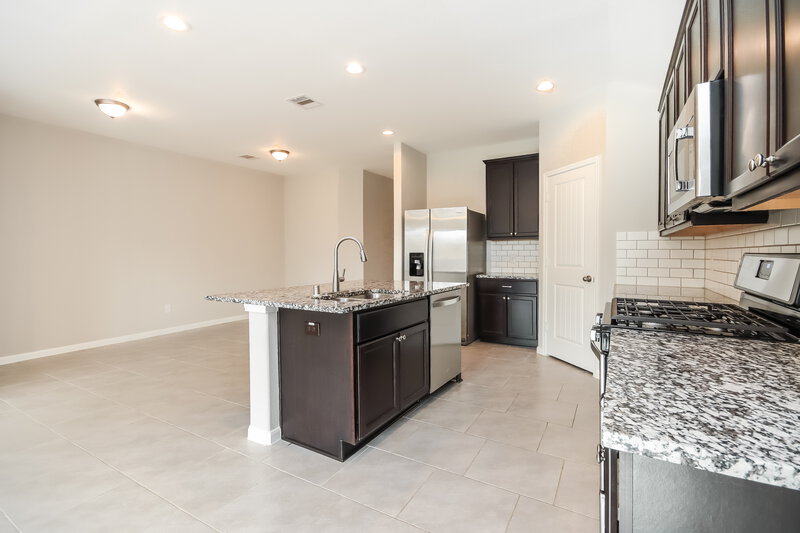 2,335/Mo, 8419 Ideal Dr Rosharon, TX 77583 Kitchen View 3