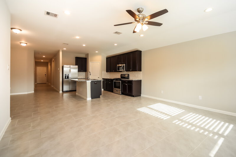 2,335/Mo, 8419 Ideal Dr Rosharon, TX 77583 Kitchen View 4