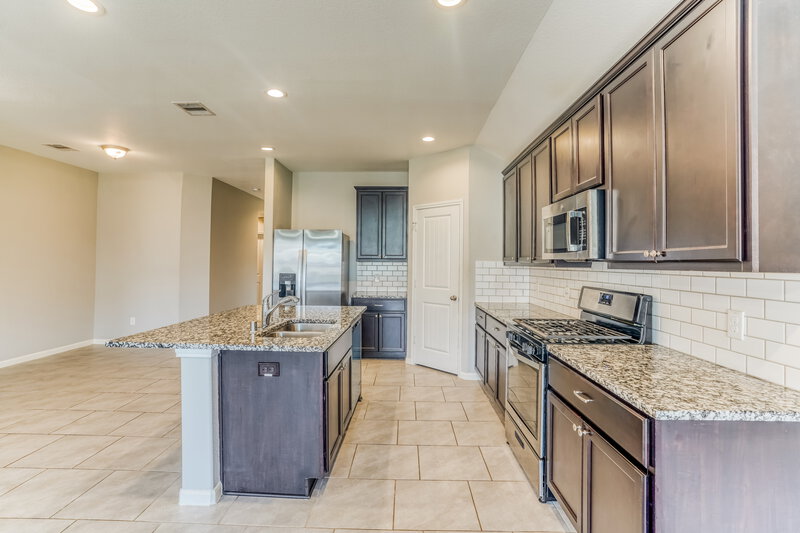 2,040/Mo, 8419 Ideal Dr Rosharon, TX 77583 Kitchen View 2