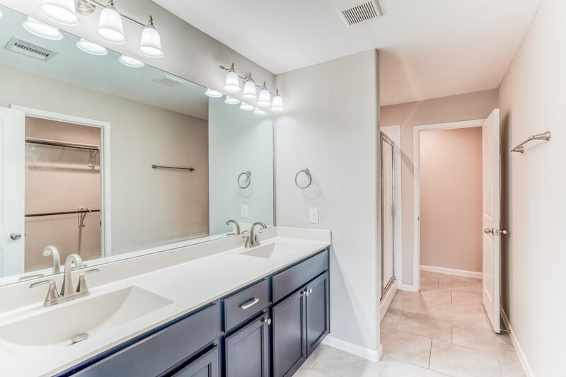 2,040/Mo, 8419 Ideal Dr Rosharon, TX 77583 Main Bathroom View
