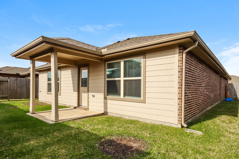2,335/Mo, 8419 Ideal Dr Rosharon, TX 77583 Rear View