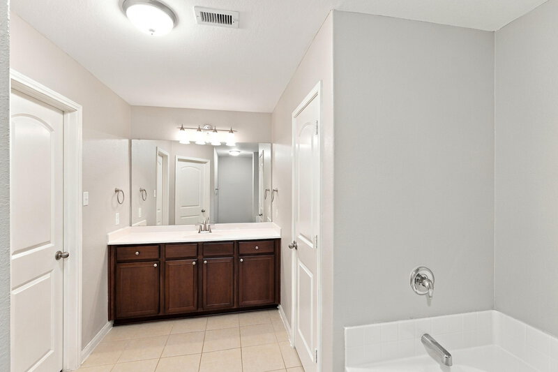 2,235/Mo, 21235 Slate Bend Dr Hockley, TX 77447 Primary Bathroom View