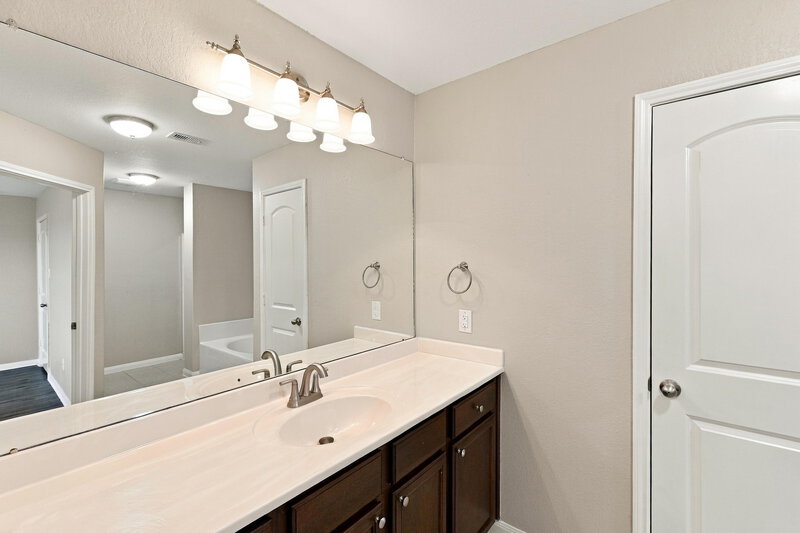 2,235/Mo, 21235 Slate Bend Dr Hockley, TX 77447 Primary Bathroom View 2