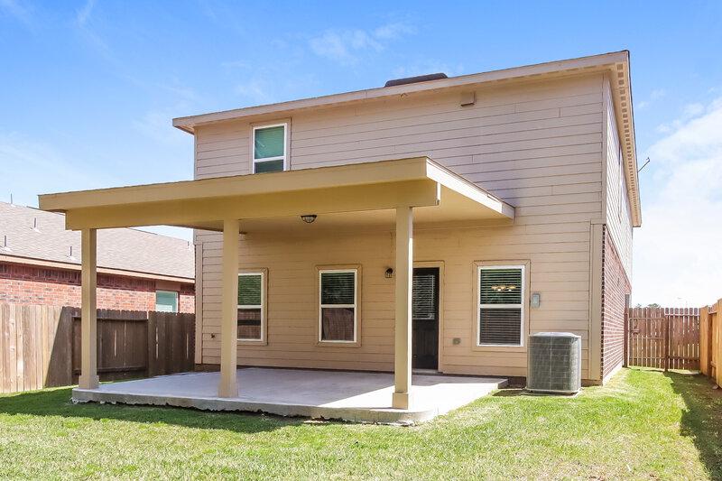 2,190/Mo, 21235 Slate Bend Dr Hockley, TX 77447 Rear View
