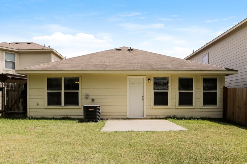 1,870/Mo, 5051 Rifle Rd Conroe, TX 77303 Rear View
