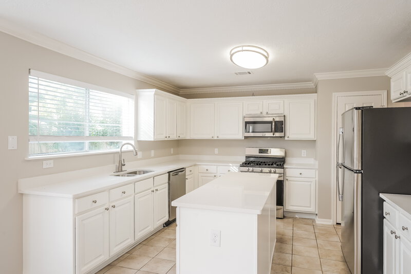 2,565/Mo, 2115 Nashua Dr Stafford, TX 77477 Kitchen View 2