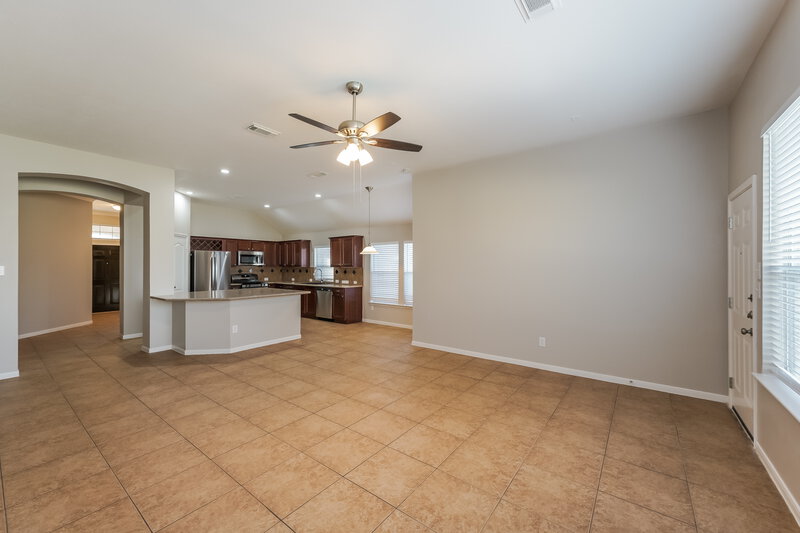 2,270/Mo, 7018 Grants Hollow Ln Richmond, TX 77407 Living Room View 2