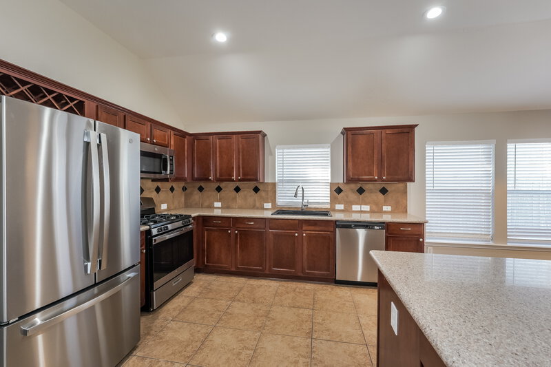 2,270/Mo, 7018 Grants Hollow Ln Richmond, TX 77407 Kitchen View 2