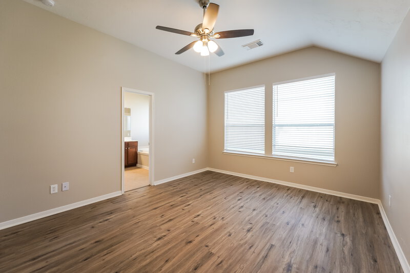 2,270/Mo, 7018 Grants Hollow Ln Richmond, TX 77407 Main Bedroom View 2