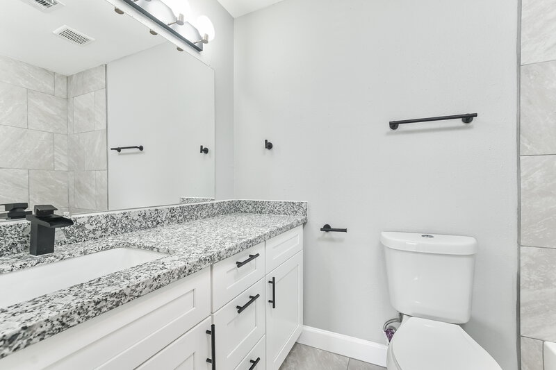 2,155/Mo, 3619 Helen Ln Pearland, TX 77581 Bathroom View