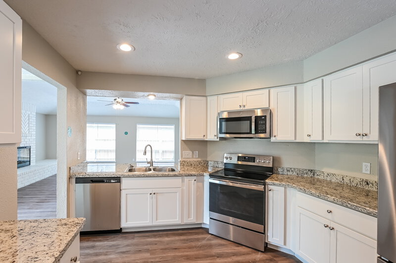 2,245/Mo, 2823 Woodhall Ct League City, TX 77573 Kitchen View 2
