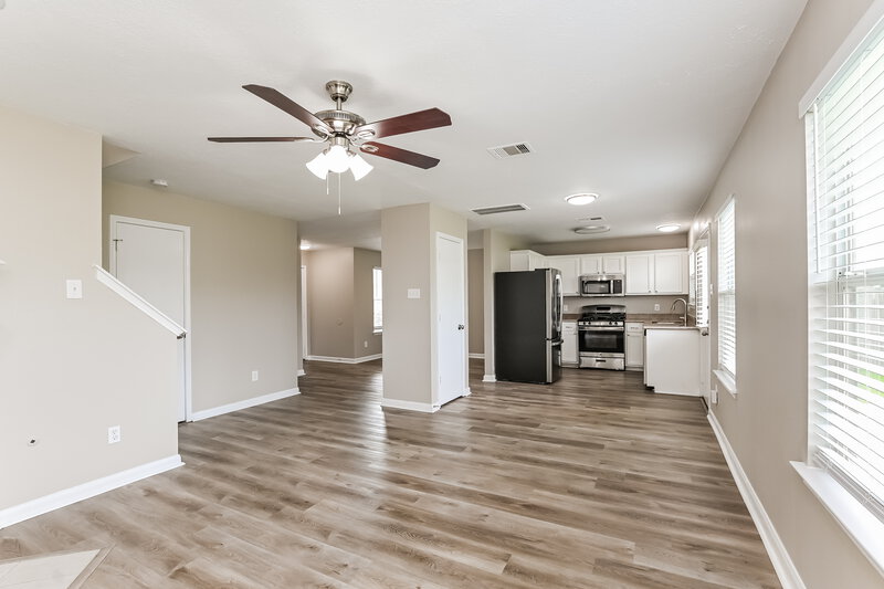 2,640/Mo, 1015 Andover Glen Dr Fresno, TX 77545 Living Room View 2