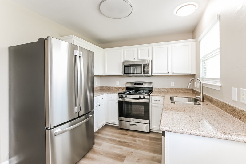 2,640/Mo, 1015 Andover Glen Dr Fresno, TX 77545 Kitchen View