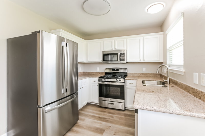 2,640/Mo, 1015 Andover Glen Dr Fresno, TX 77545 Kitchen View 2