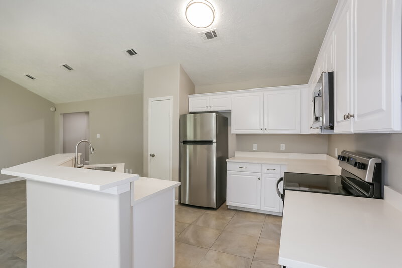 2,480/Mo, 16096 Sun View Ln Conroe, TX 77302 Kitchen View 2