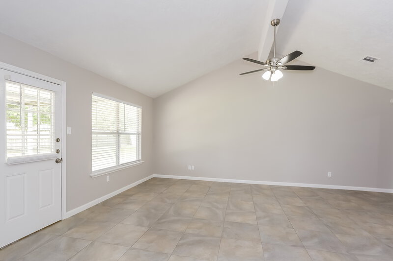 2,480/Mo, 16096 Sun View Ln Conroe, TX 77302 Main Bedroom View