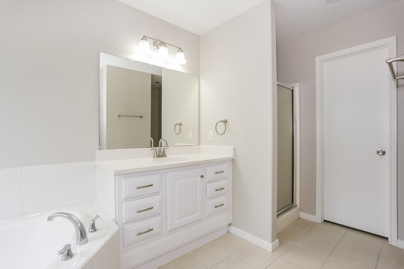 2,480/Mo, 16096 Sun View Ln Conroe, TX 77302 Main Bathroom View