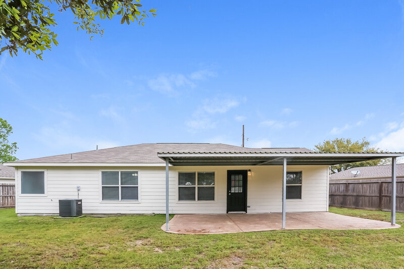 2,480/Mo, 16096 Sun View Ln Conroe, TX 77302 Rear View