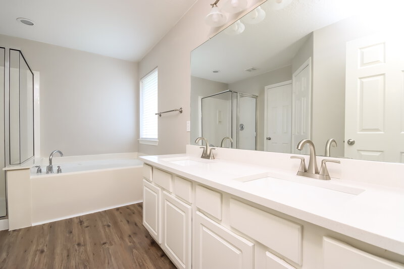3,090/Mo, 26852 Armor Oaks Dr Humble, TX 77339 Main Bathroom View 2