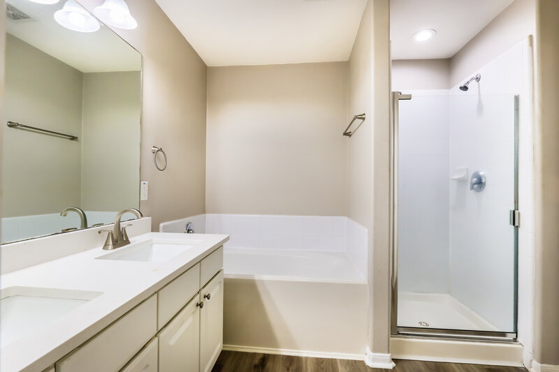 2,900/Mo, 20806 Fox Trot Ct Humble, TX 77338 Main Bathroom View
