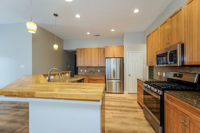 2,625/Mo, 116 Chariss Glen Dr League City, TX 77573 Kitchen View