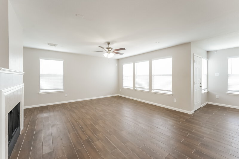 2,205/Mo, 16102 Dawn Marie Ln Sugar Land, TX 77498 Living Room View