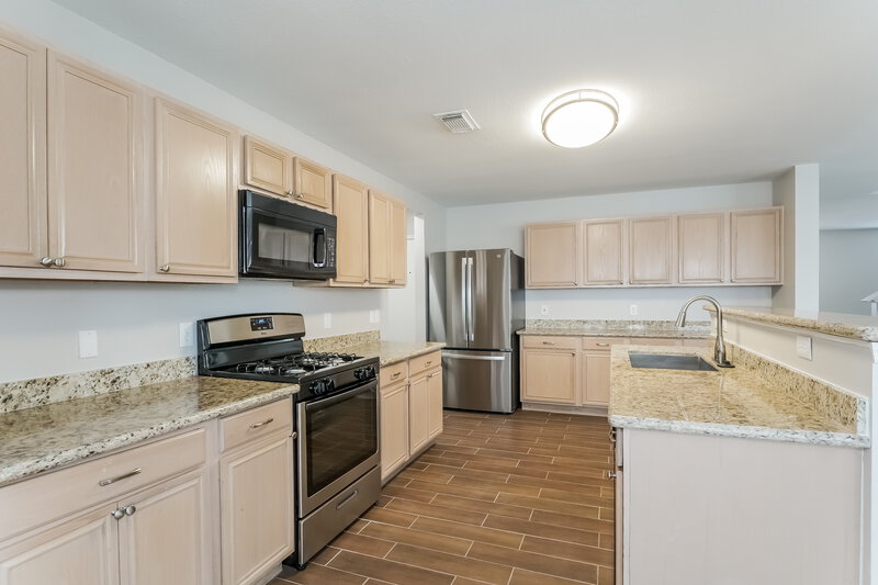 2,205/Mo, 16102 Dawn Marie Ln Sugar Land, TX 77498 Kitchen View 2